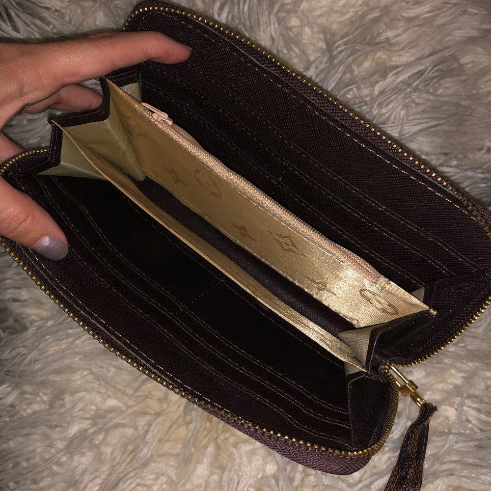 *LOUIS VUITTON* Wristlet Wallet—Not Authentic